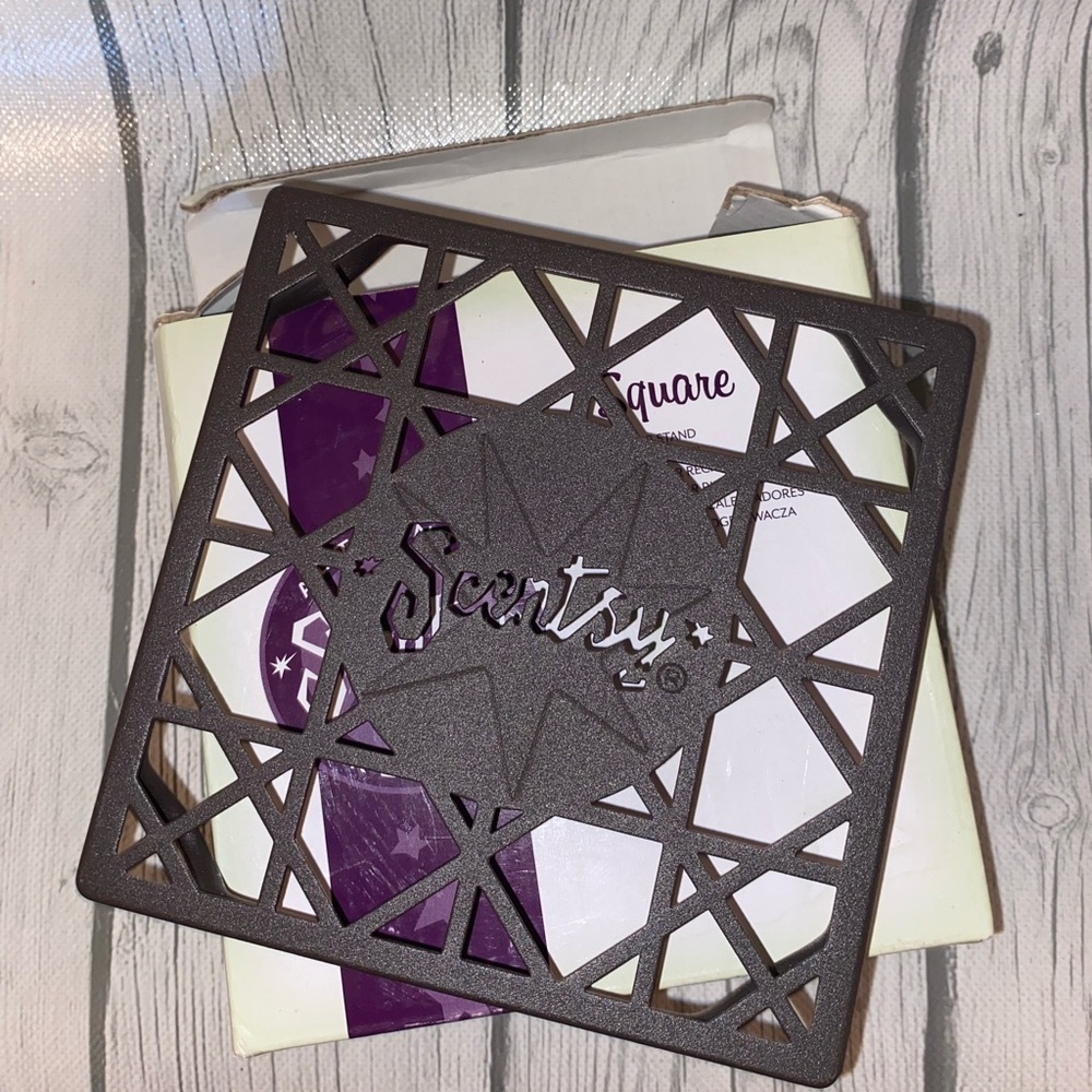 Scentsy Warmer Stand; New in Box